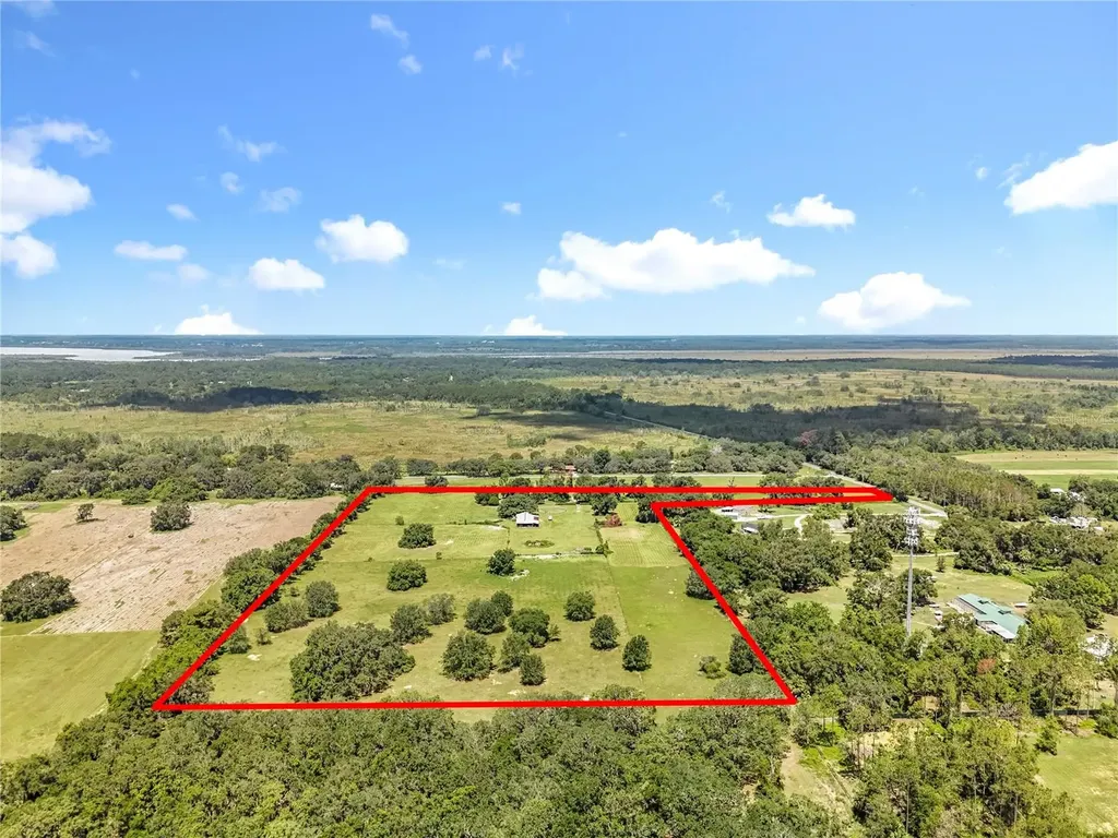 41204 Emeralda Island Road Leesburg FL 34788