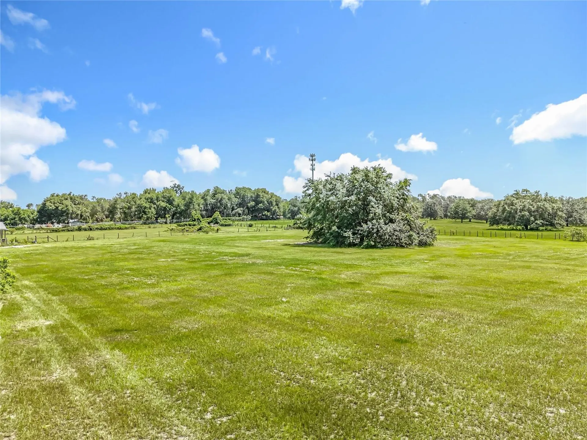 41204 Emeralda Island Road Leesburg FL 34788