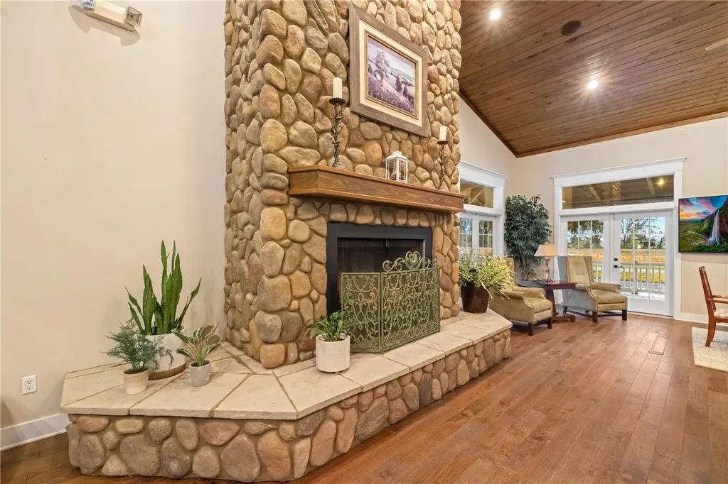9250 Emily Drive Fanning Springs FL 32693