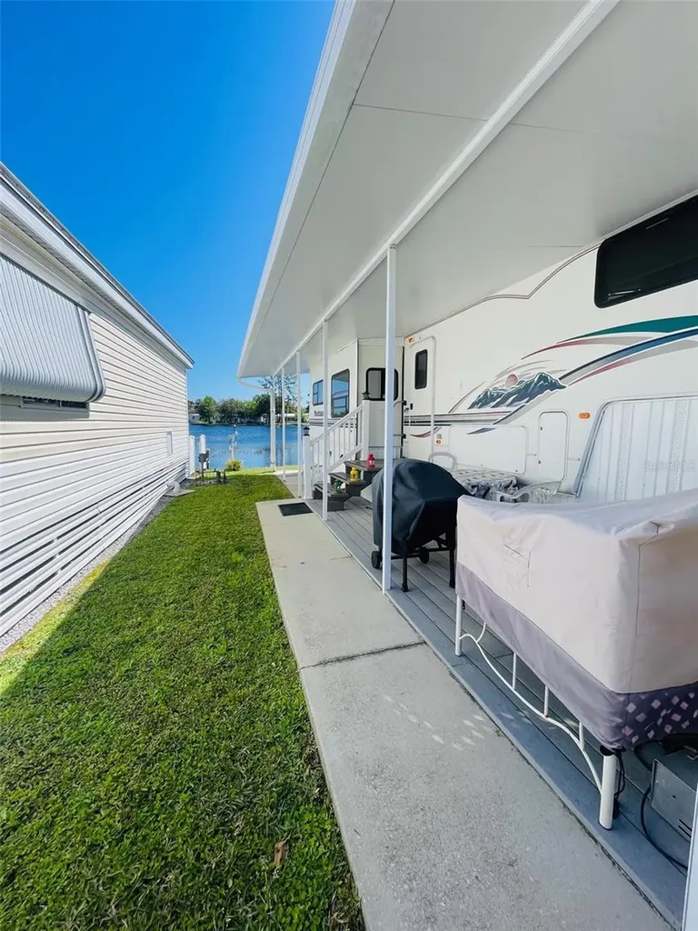 86 Eagle Point S Osteen FL 32764