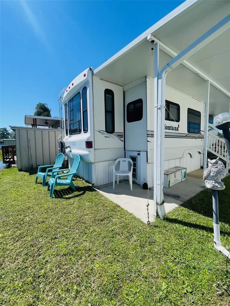 86 Eagle Point S Osteen FL 32764