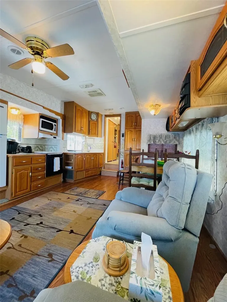 86 Eagle Point S Osteen FL 32764