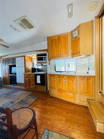 86 Eagle Point S Osteen FL 32764