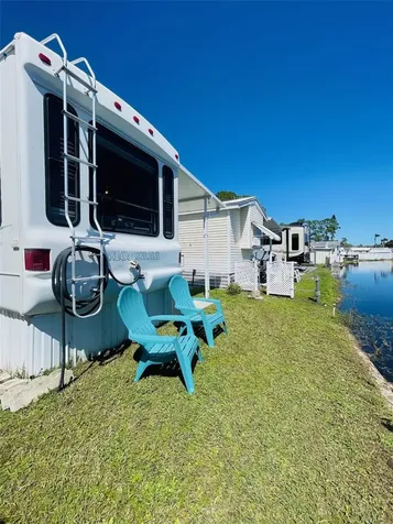 86 Eagle Point S Osteen FL 32764