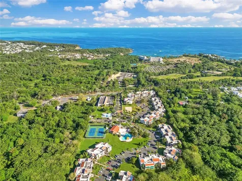 711 N Coast Village Vega Alta PR 00692