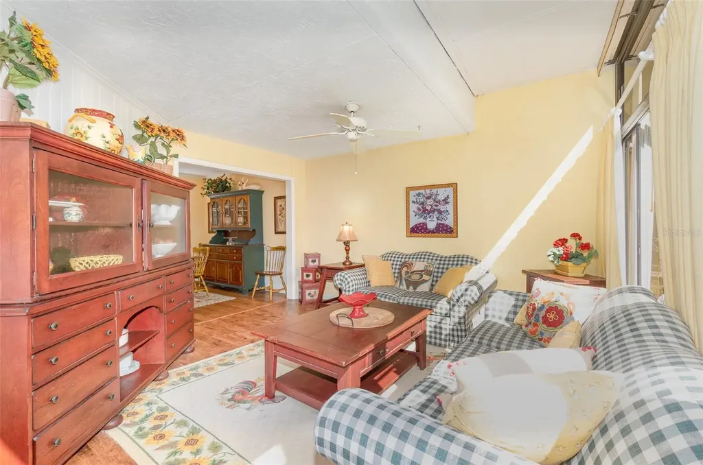 702 Clusterwood Drive Yalaha FL 34797