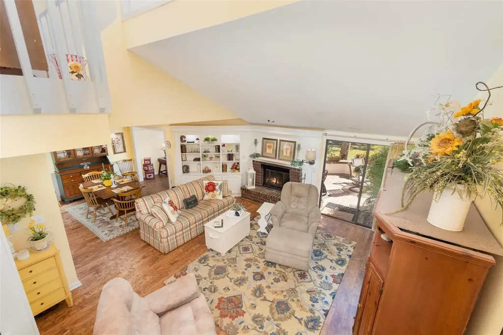 702 Clusterwood Drive Yalaha FL 34797