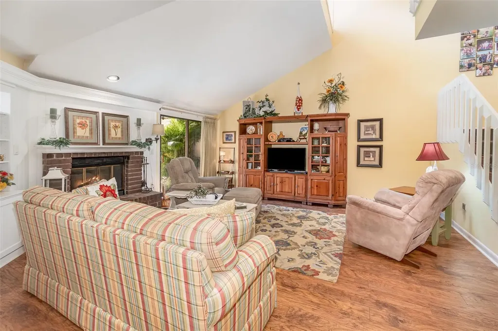 702 Clusterwood Drive Yalaha FL 34797