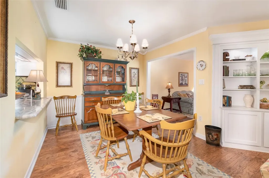 702 Clusterwood Drive Yalaha FL 34797