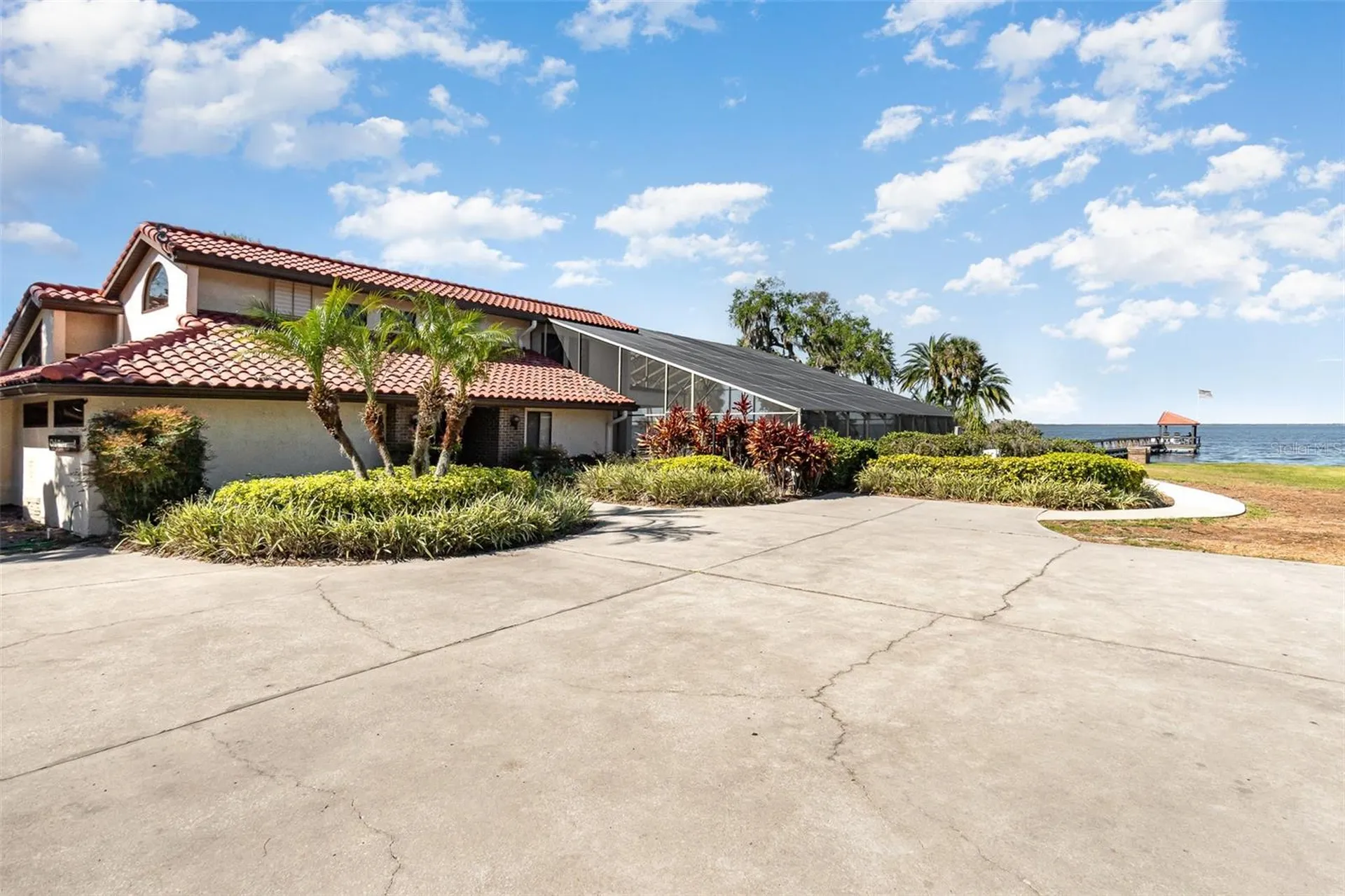 702 Clusterwood Drive Yalaha FL 34797