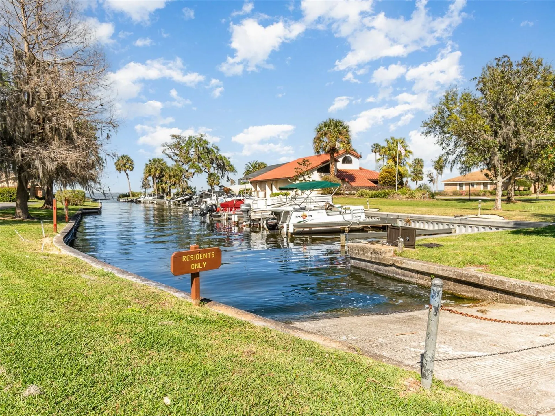 702 Clusterwood Drive Yalaha FL 34797