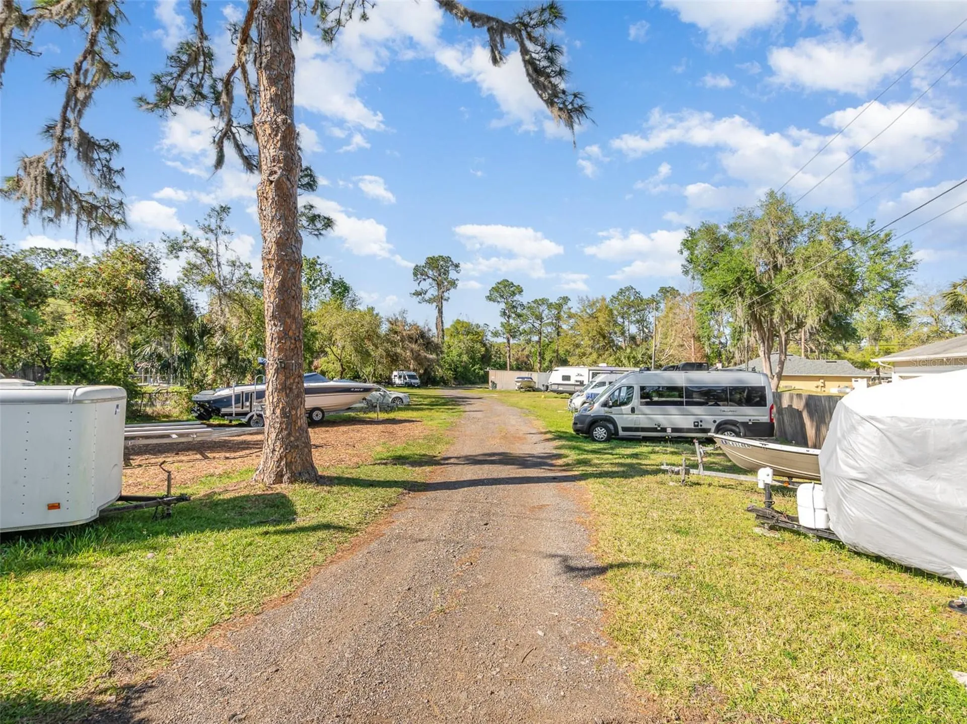 702 Clusterwood Drive Yalaha FL 34797