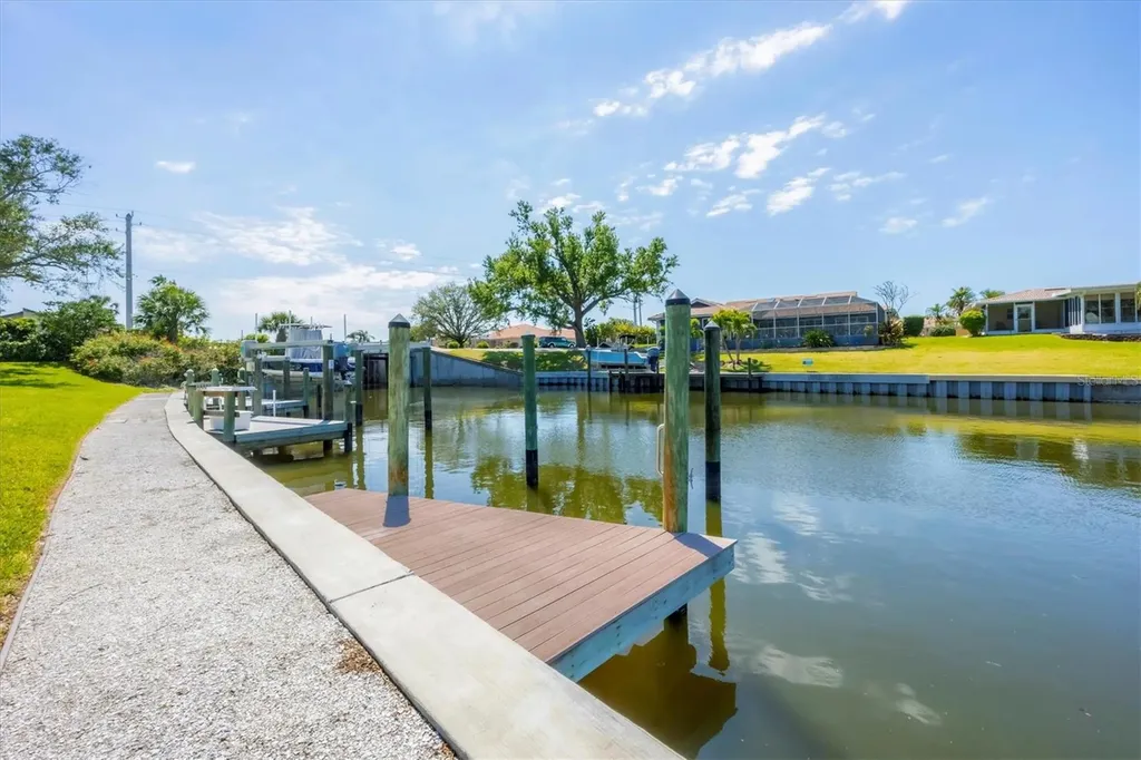 51 Oakwood Drive N Englewood FL 34223