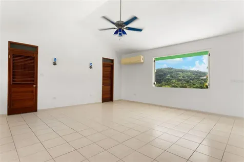 59 Reina Isabel Rio Grande PR 00745