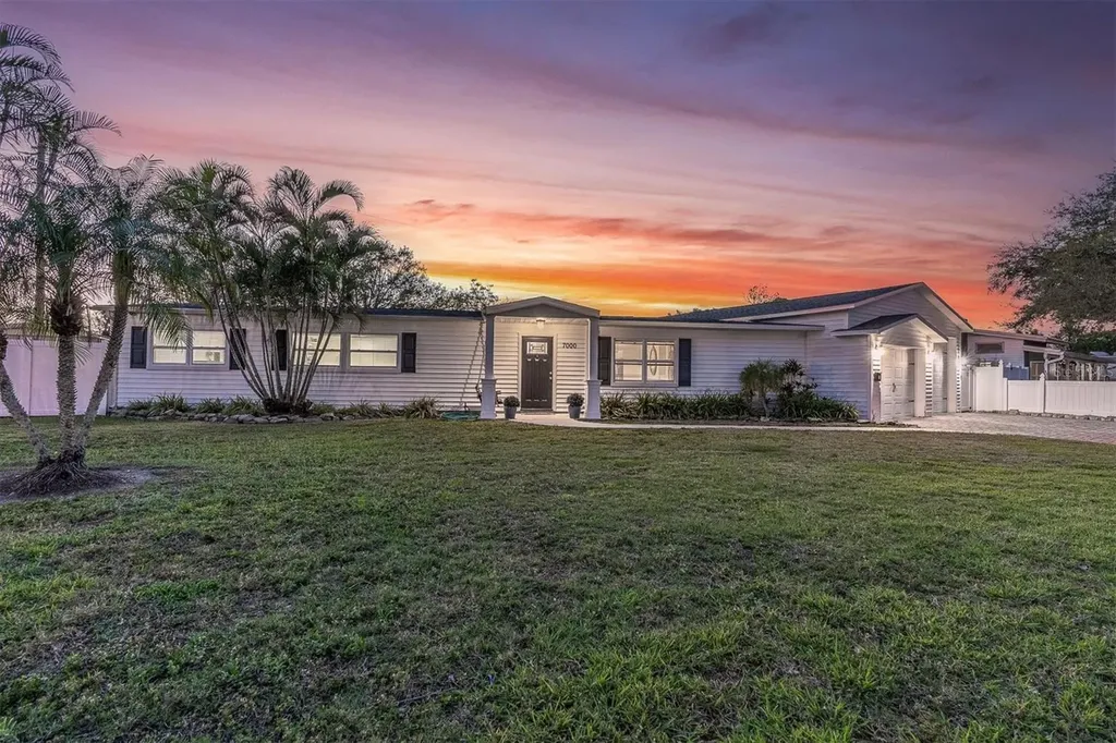7000 10th Street N St Petersburg FL 33702