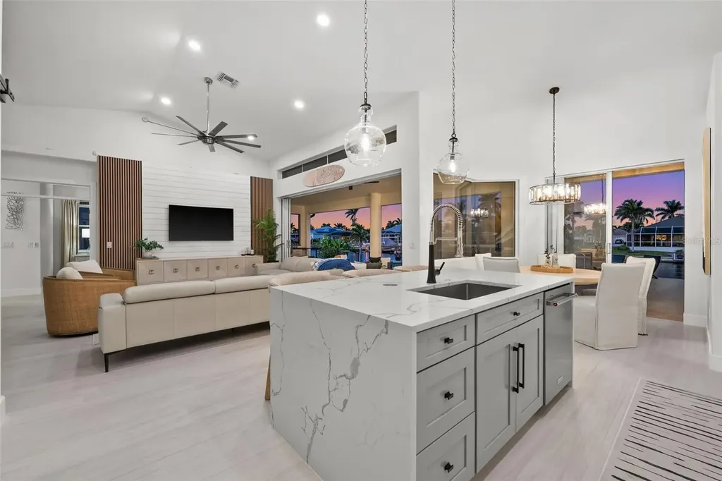 5207 SW 20th Place Cape Coral FL 33914