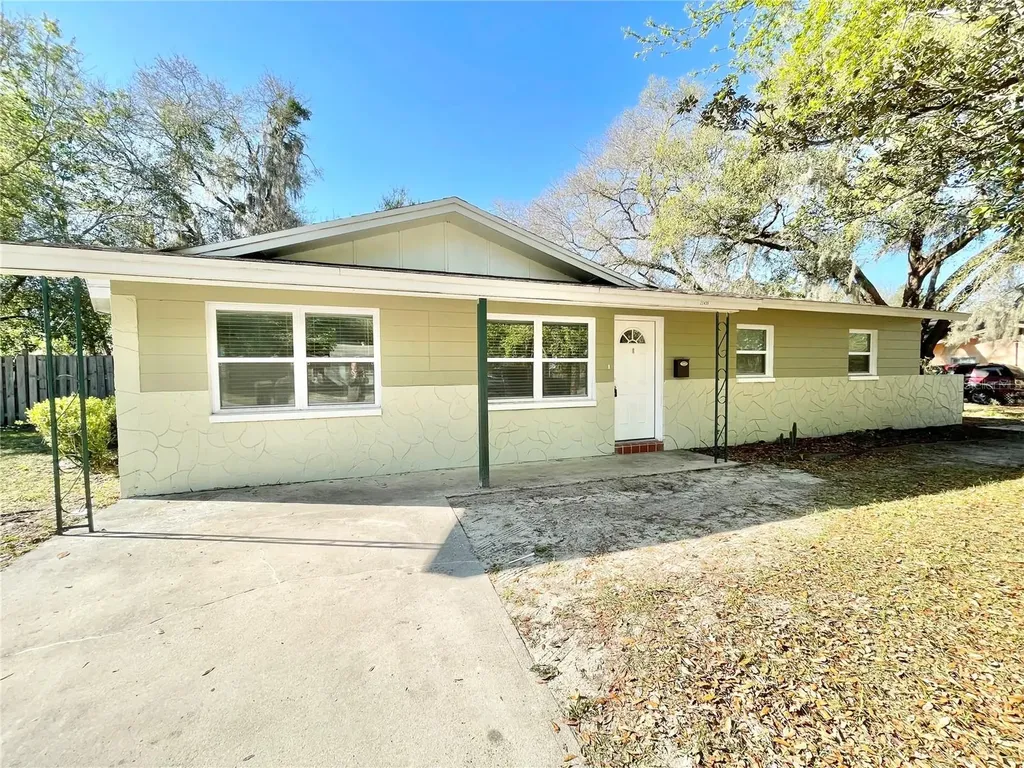 22435 SE 61st Avenue Hawthorne FL 32640