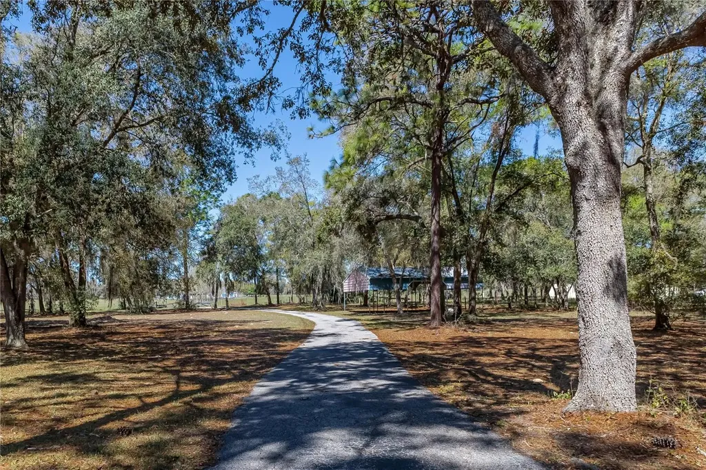 13496 S Oakview Avenue Floral City FL 34436