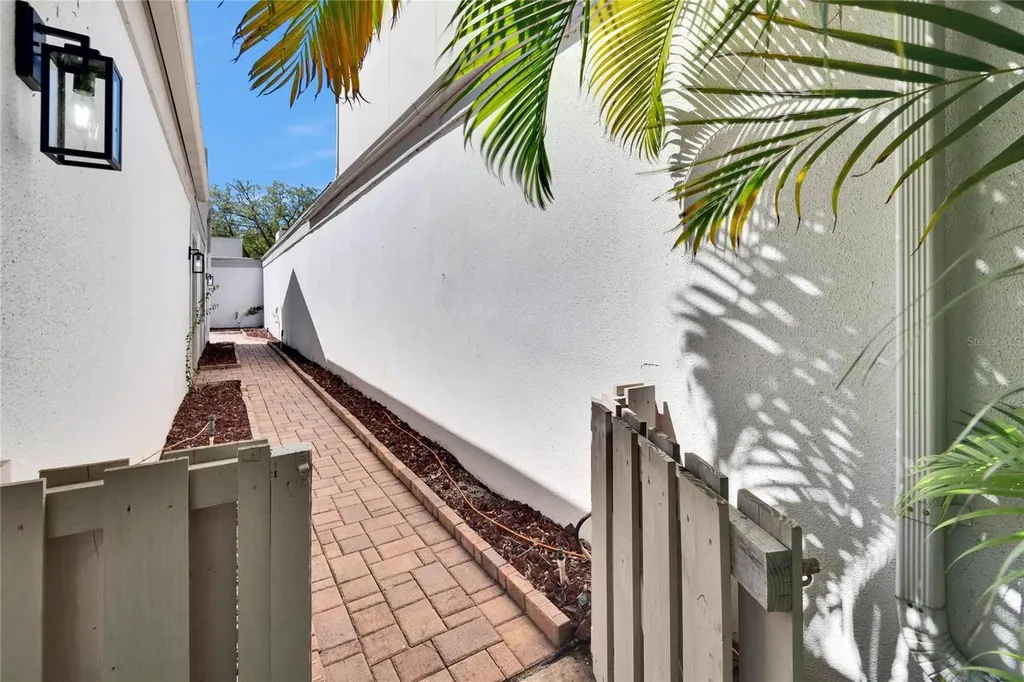 370 S Woodlands Drive Oldsmar FL 34677