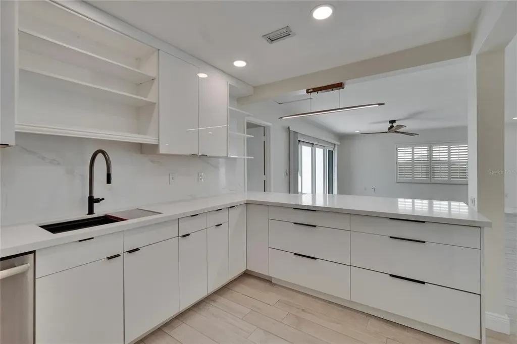 370 S Woodlands Drive Oldsmar FL 34677