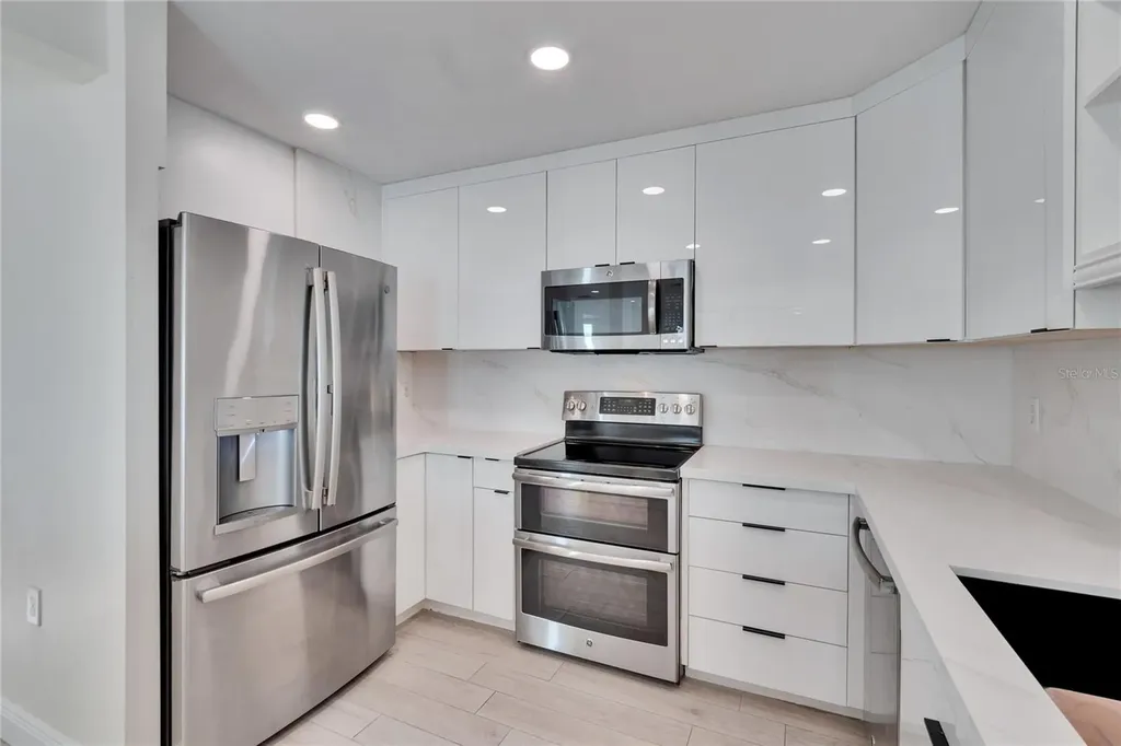 370 S Woodlands Drive Oldsmar FL 34677