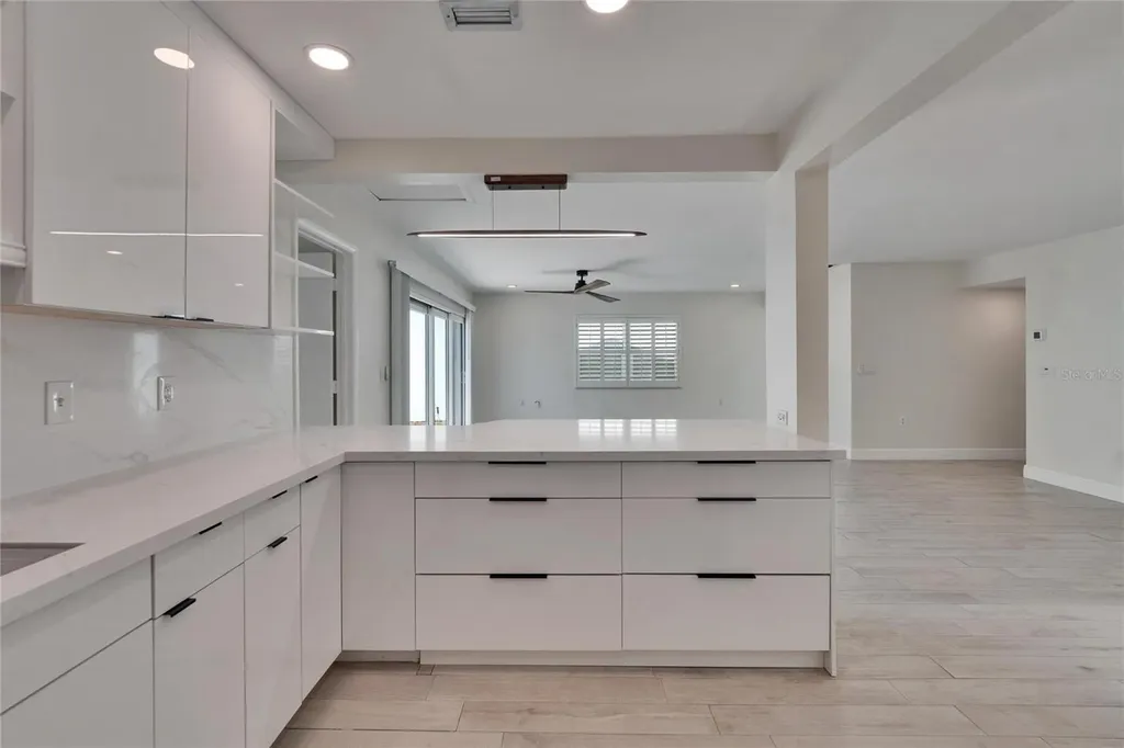 370 S Woodlands Drive Oldsmar FL 34677