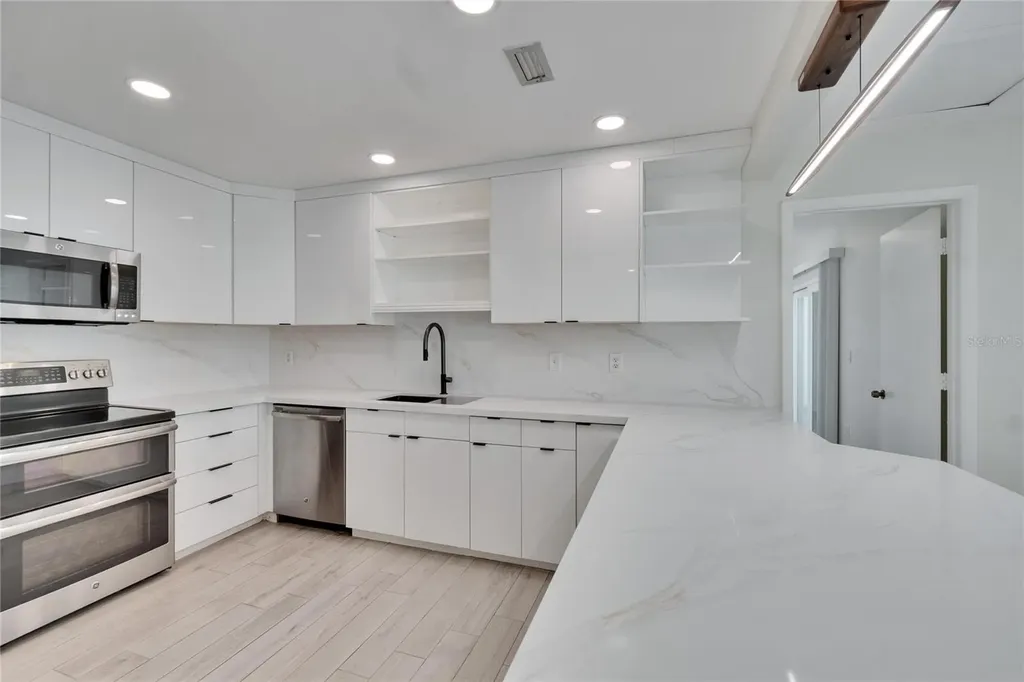 370 S Woodlands Drive Oldsmar FL 34677