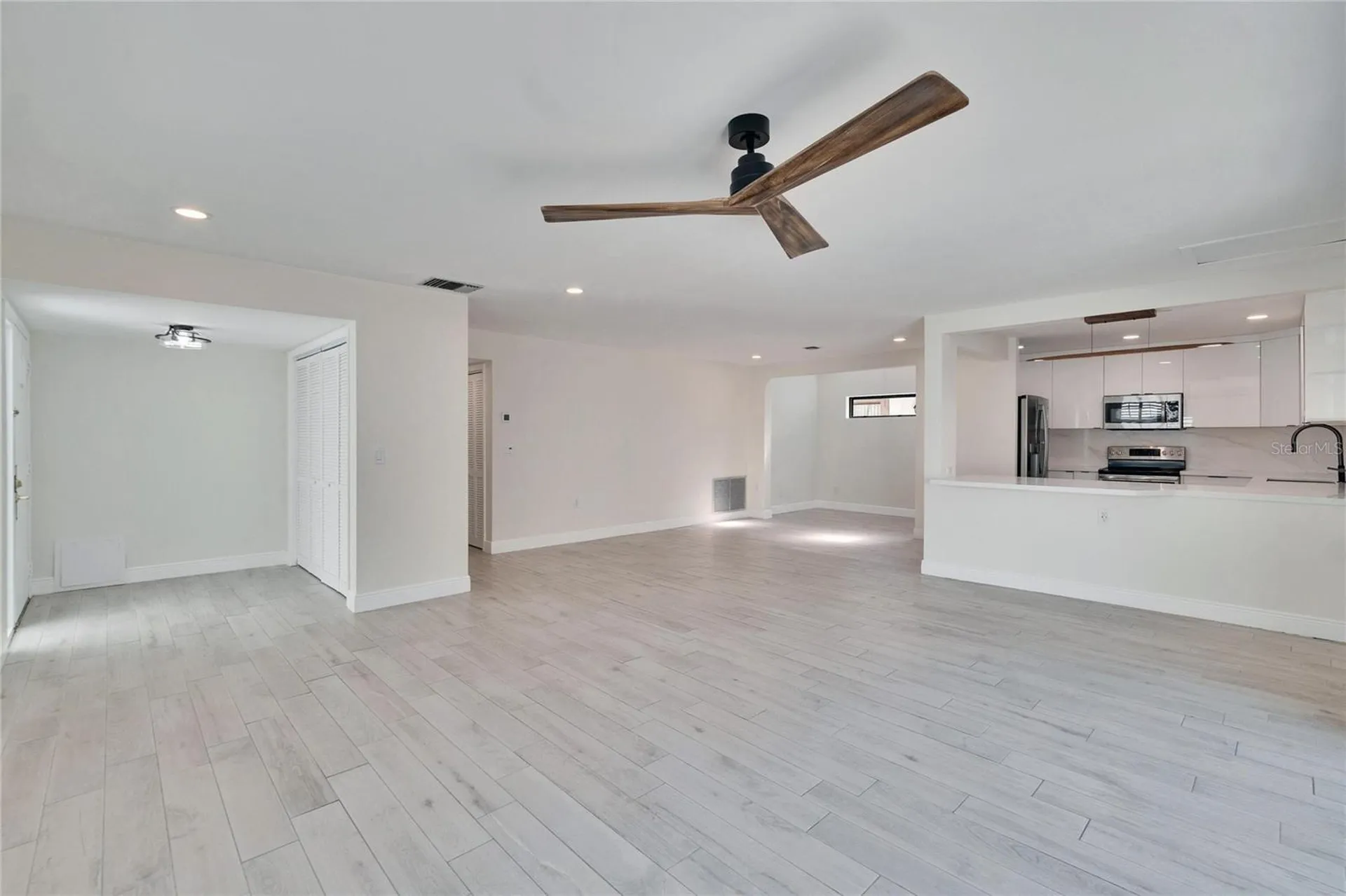 370 S Woodlands Drive Oldsmar FL 34677