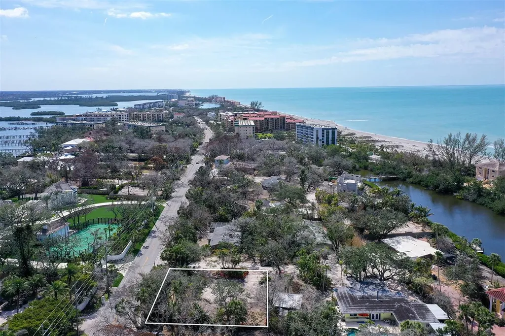 8504 Heron Lagoon Circle Sarasota FL 34242