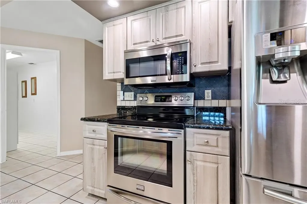 4627 SW 5th Place Cape Coral FL 33914