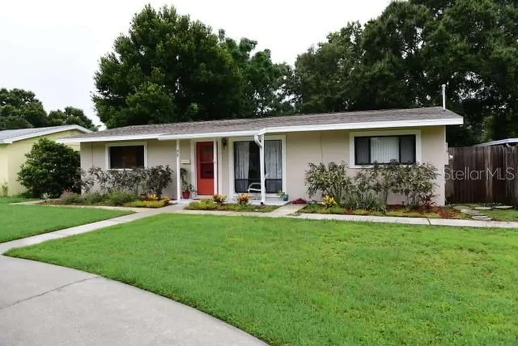 410 42nd Avenue NE St Petersburg FL 33703