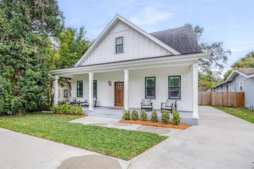 1221 E Paris Street Tampa FL 33604