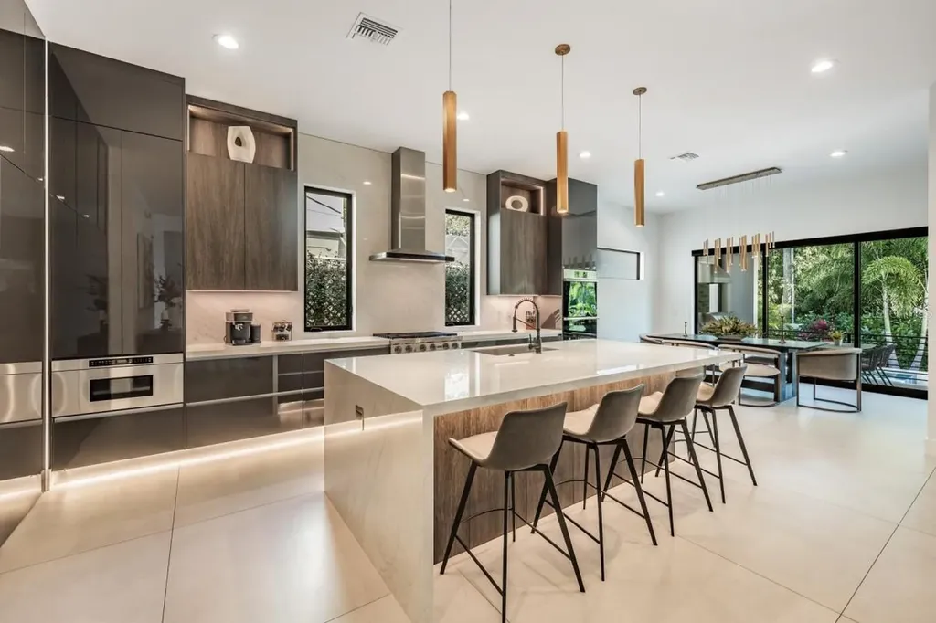 212 S Renellie Drive Tampa FL 33609
