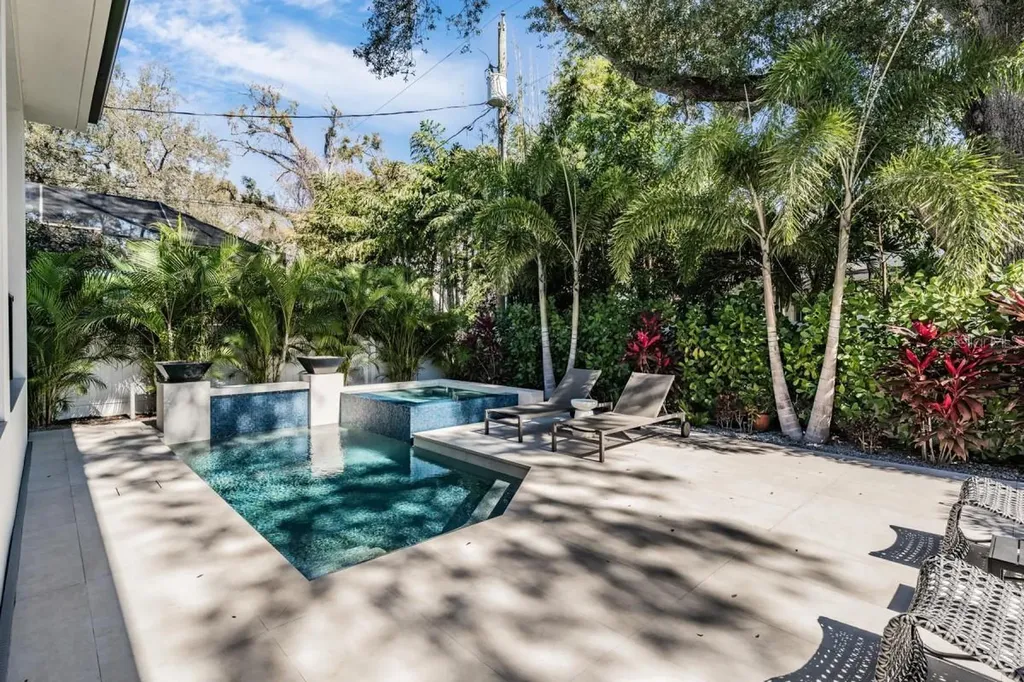 212 S Renellie Drive Tampa FL 33609
