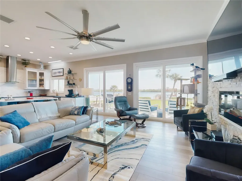 2019 S Riverside Edgewater FL 32141