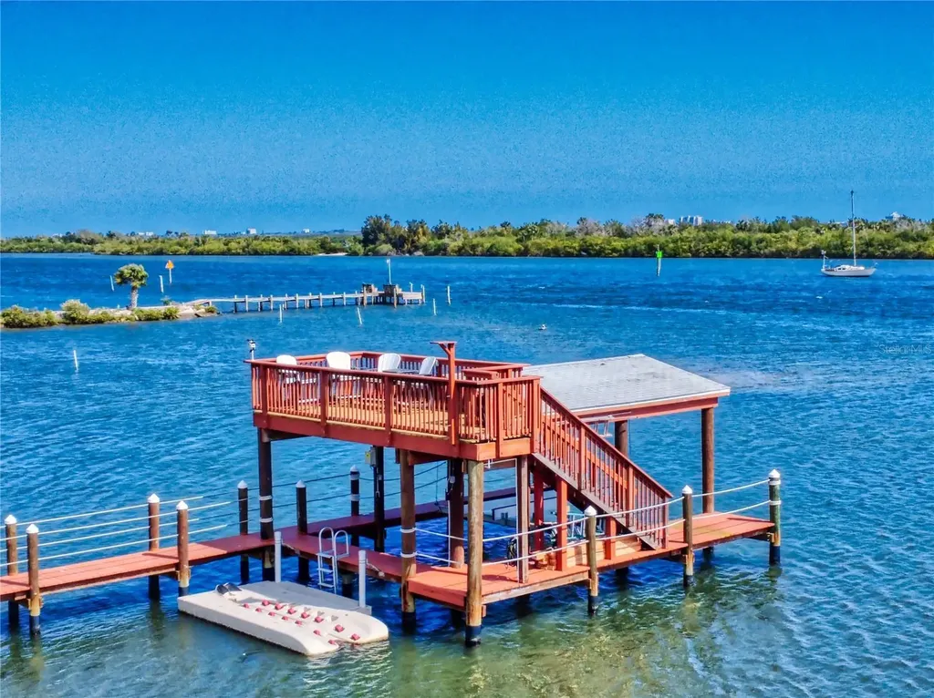 2019 S Riverside Edgewater FL 32141