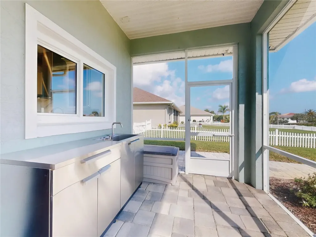 2019 S Riverside Edgewater FL 32141