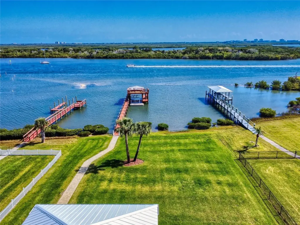 2019 S Riverside Edgewater FL 32141