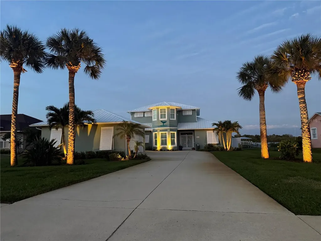 2019 S Riverside Edgewater FL 32141