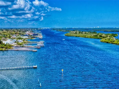 2019 S Riverside Edgewater FL 32141