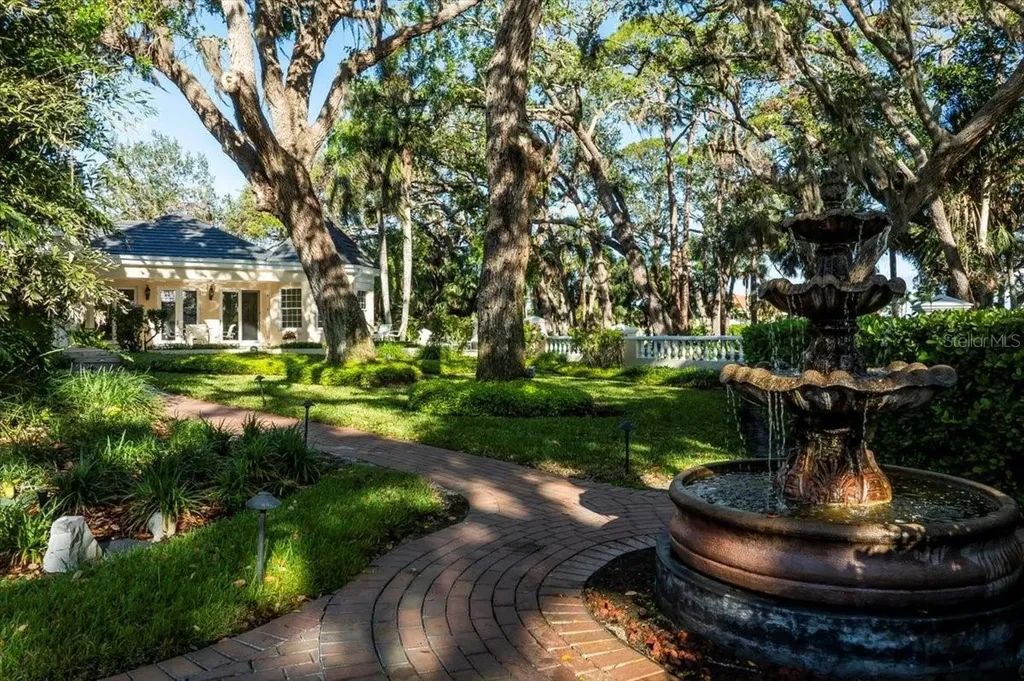 236 Saint James Park Osprey FL 34229