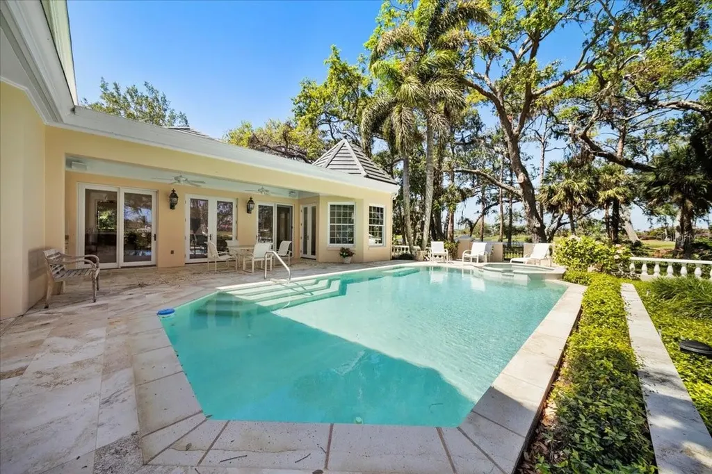 236 Saint James Park Osprey FL 34229