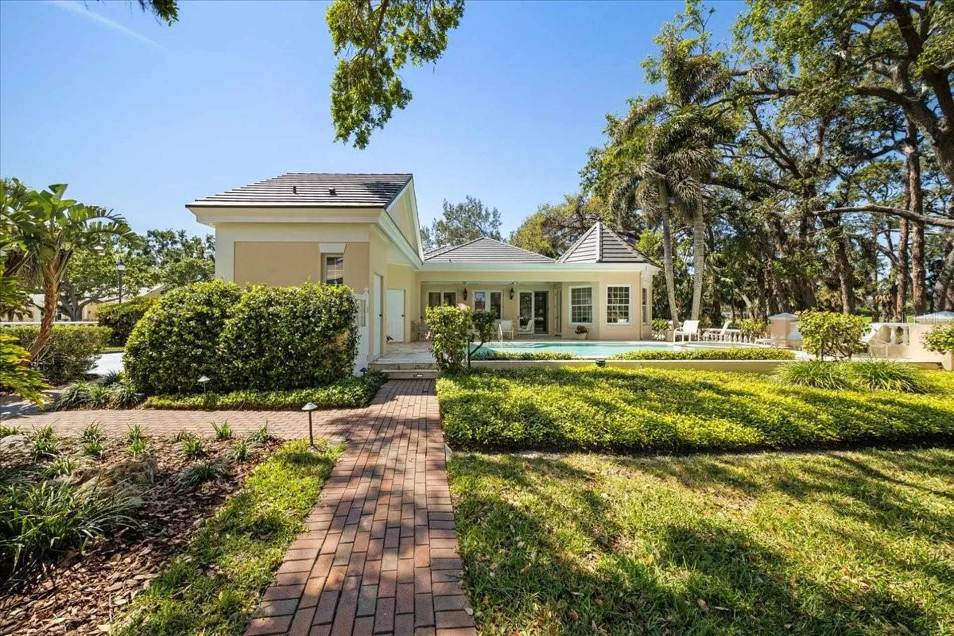 236 Saint James Park Osprey FL 34229
