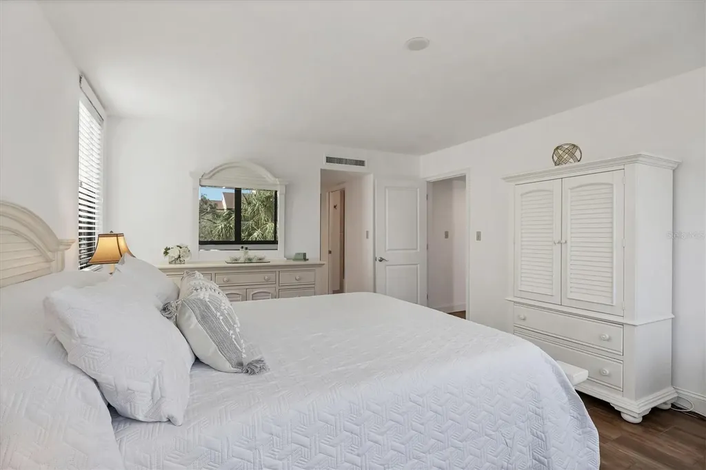 6285 Midnight Pass Road Sarasota FL 34242