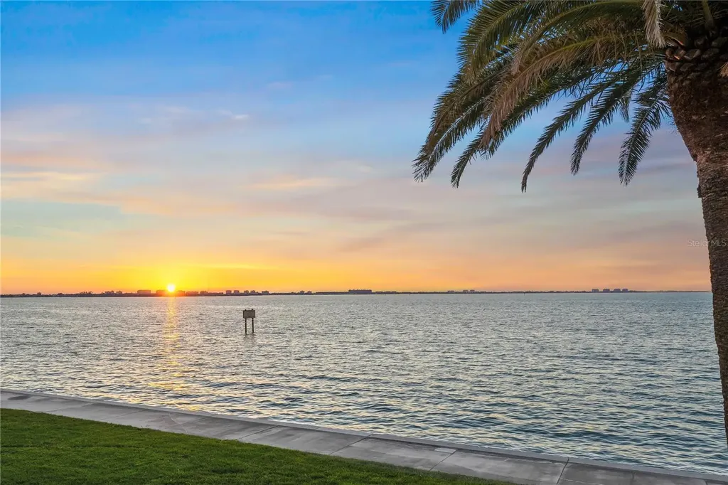 101 Sunset Drive Sarasota FL 34236