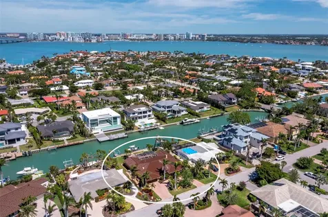 524 N Spoonbill Drive Sarasota FL 34236
