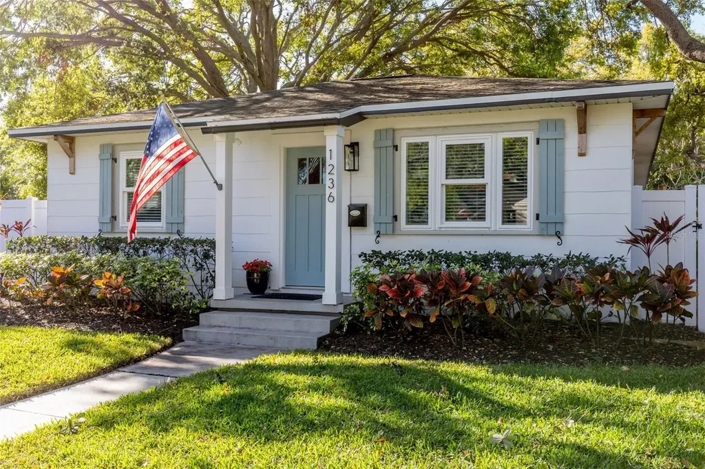 1236 36th Avenue N St Petersburg FL 33704