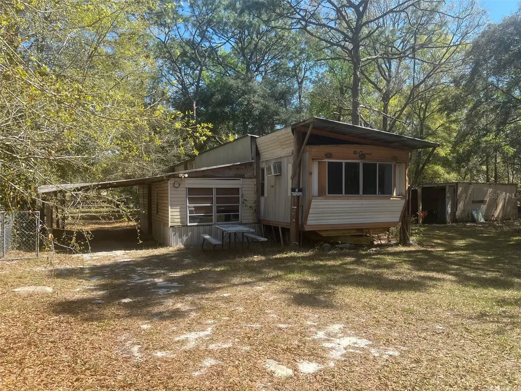 11372 E Highway 25 Ocklawaha FL 32179