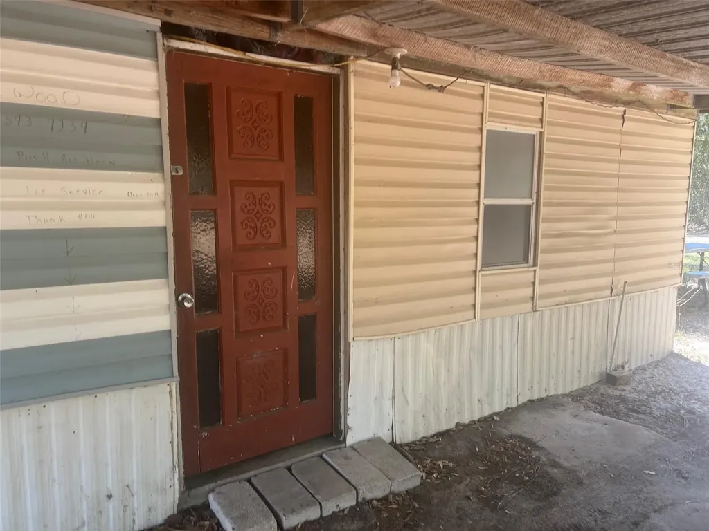 11372 E Highway 25 Ocklawaha FL 32179