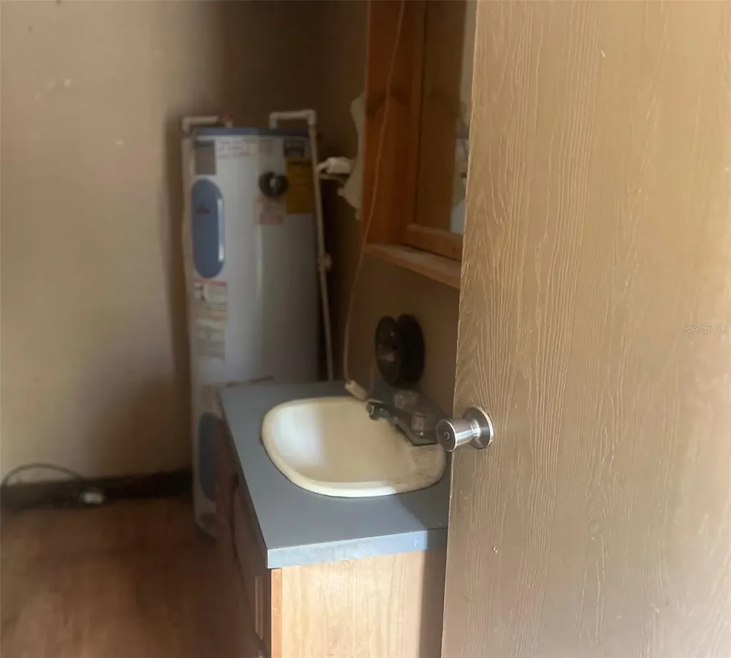 11372 E Highway 25 Ocklawaha FL 32179